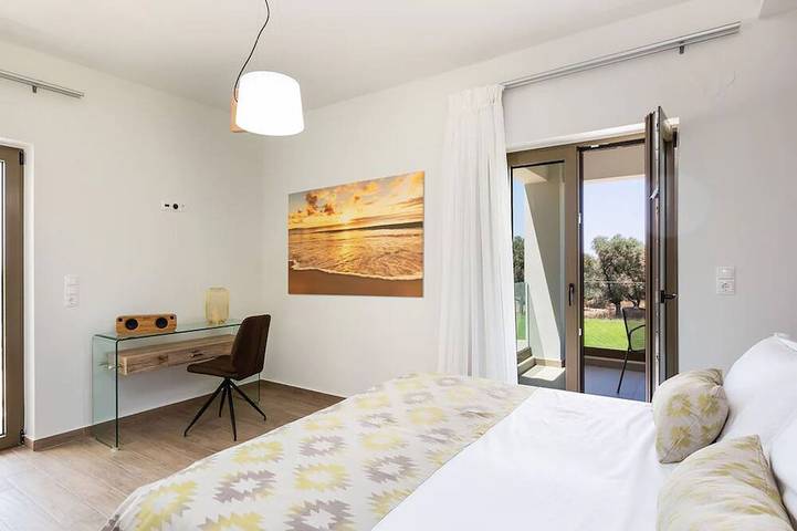 Gloednieuwe villa, geweldig uitzicht op zee, totale privacy, 65m2 zwembad, dichtbij voorzieningen in Rethymno en omgeving