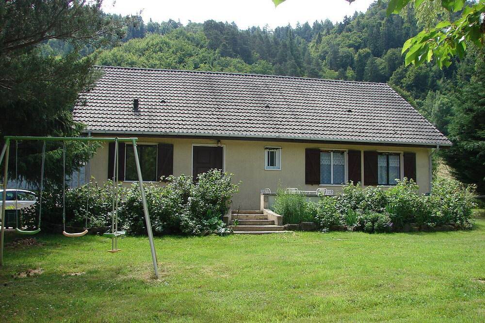 Villa du Bac: At the foot of the Massif du Sancy in Chambon-sur-Lac, Regionaal natuurpark van de vulkanen van de Auvergne