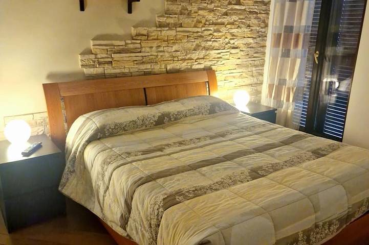 Ganze Wohnung, Apartment 5 Min vom Flughafen, Self Check-in h24, Privater Garten, Wifi, A/C, Tv in Fiumicino, Rom Provinz