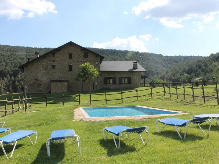 Casa rural con piscina para 7 personas, con Terraza además de Jardín y Piscina en Provincia de Lleida