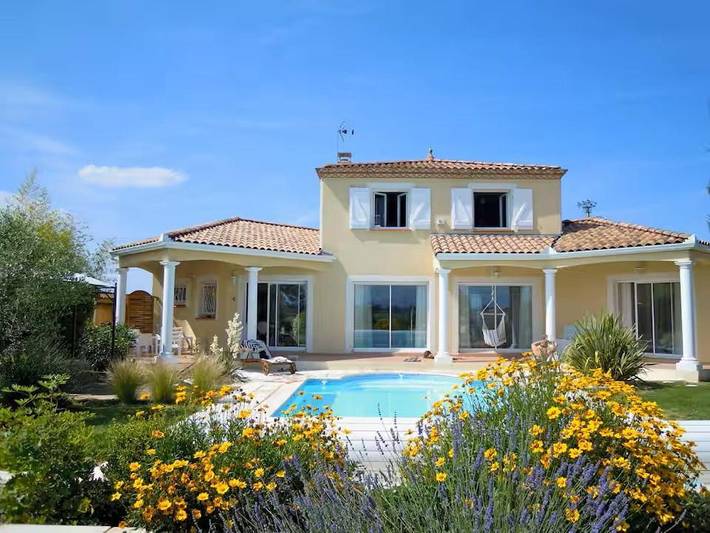 Villa pour 8 personnes, avec piscine et jardin dans l' Ariège