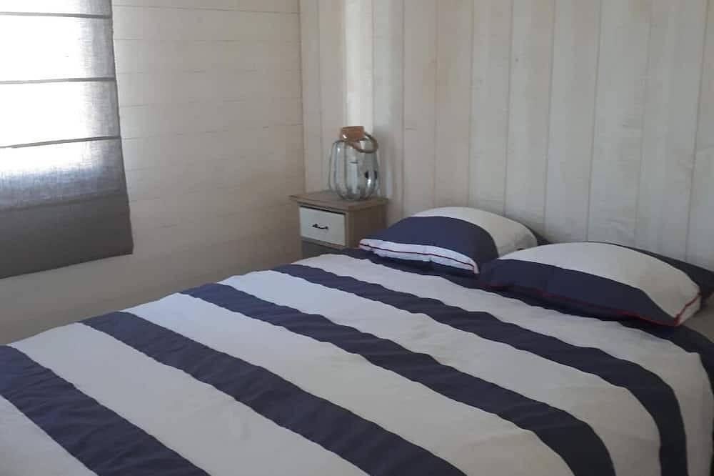 Beautiful Chalet with sea view in Plage des Chalets, Gruissan
