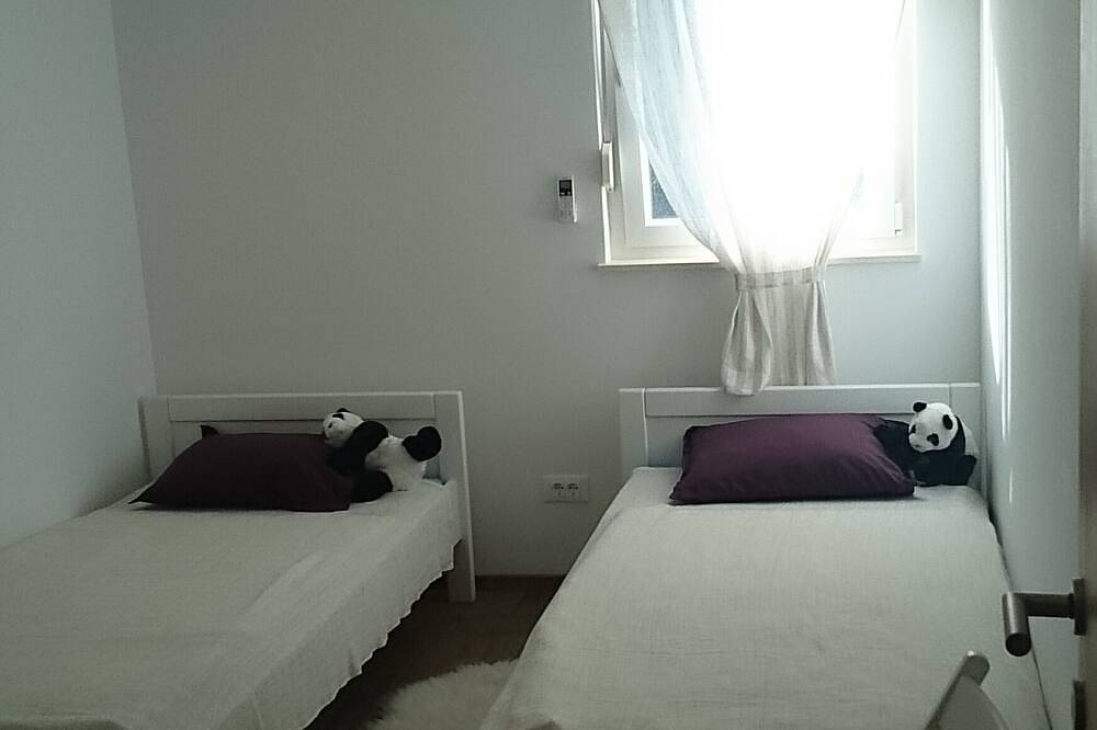 Nowy dom wakacyjny z pięknym widokiem, basen! 6 jednostek, wyspa Šolta, Chorwacja (16+ gości) in Rogac, Šolta