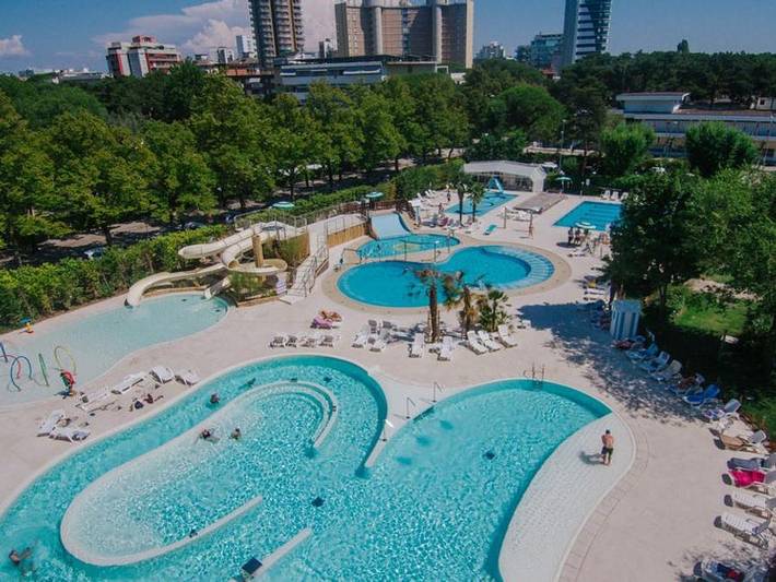 Mobil home pour 5 personnes, avec bassin pour enfant, animaux acceptés à Lignano Sabbiadoro
