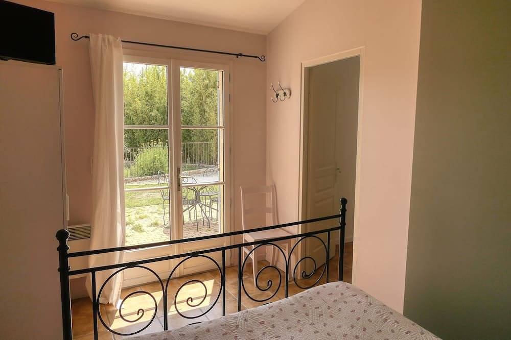 Apartamento entero, Gîte Les Romarins, near Vaison la Romaine in Crestet, Parque natural regional del Mont Ventoux