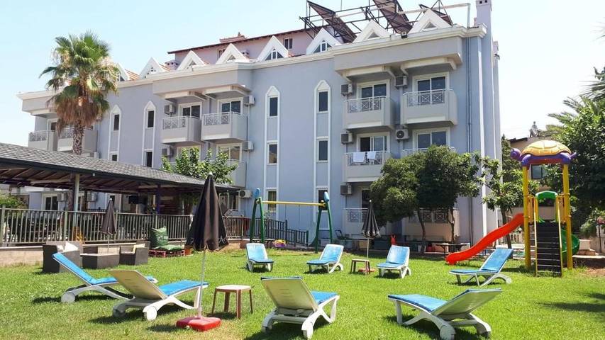 Appart’hôtel pour 4 personnes, avec piscine ainsi que jardin et balcon - 1