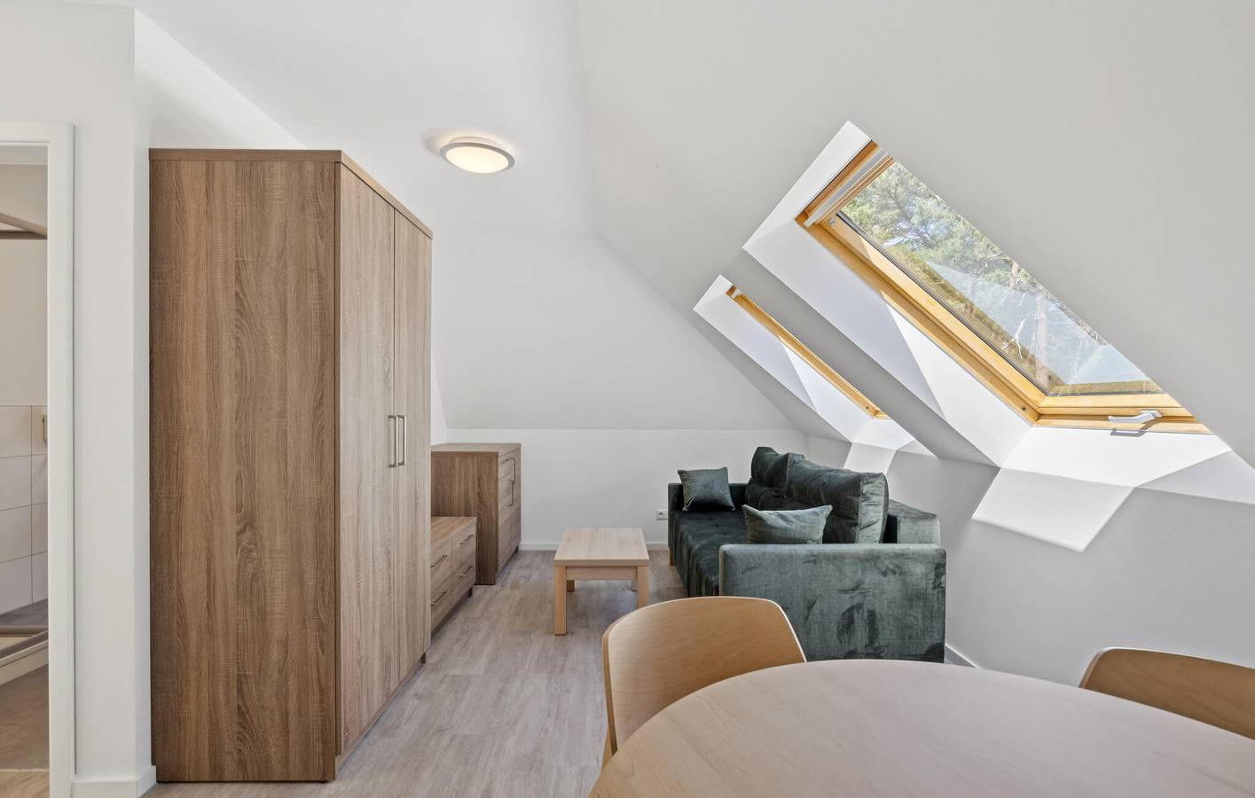 Ganze Ferienwohnung, Gemütliche Wohnung im Erdgeschoss mit WiFi, TV und Parkplatz 300 m vom Strand entfernt in Juliusruh, Rügen