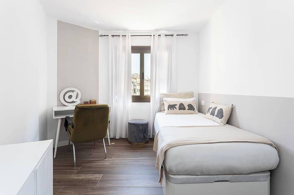 Apartamento entero, This apartment is a 3 bedroom(s), 1 bathrooms, located in Esplugues de Llobregat, Catalunya. in Esplugas de Llobregat, Bajo Llobregat
