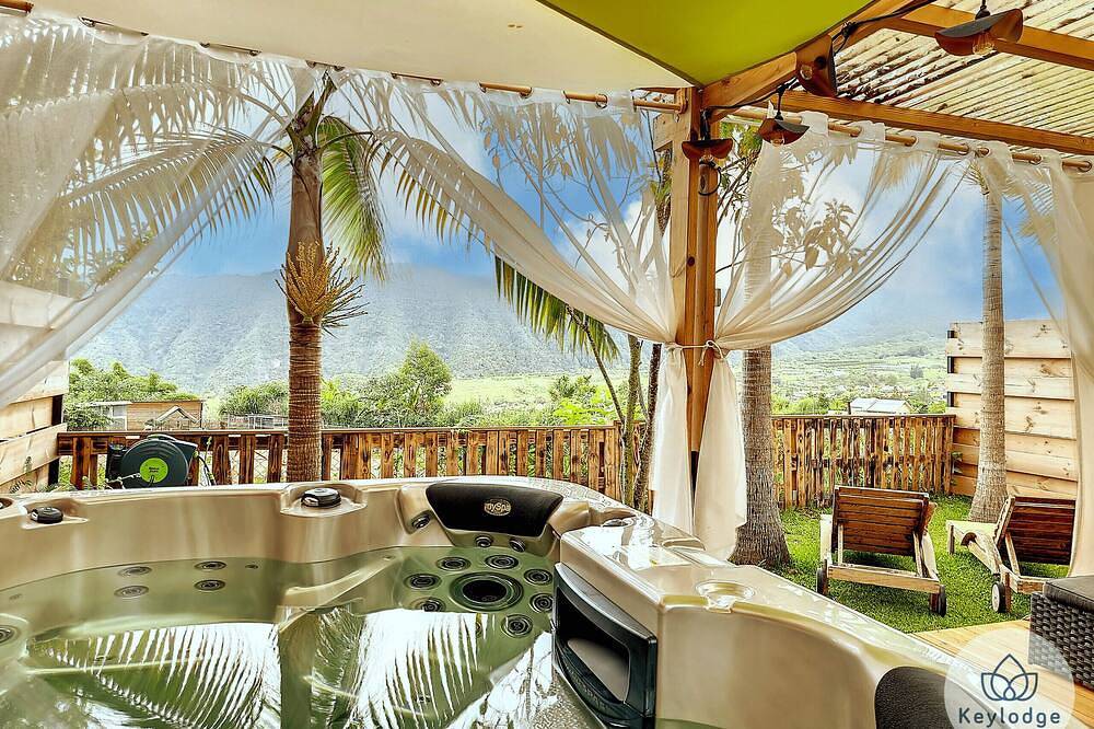 Jardin de Montplaisir - Joli Coeur – 25m² bungalow with jacuzzi and mountain view – Saint-Louis in Les Makes, Saint-Louis