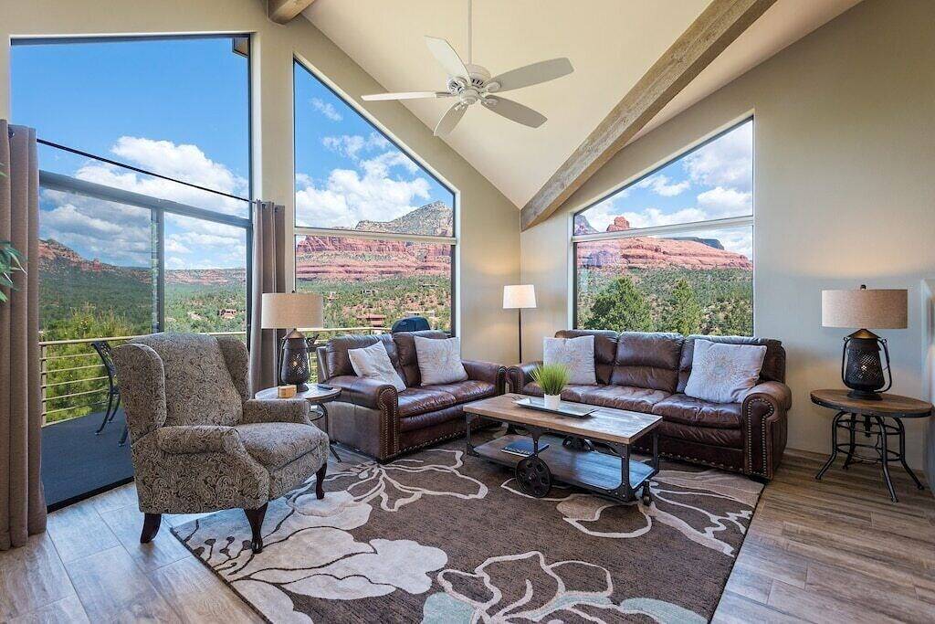 Uptown-Epic Views-Hot Tub-3 King Beds-Walk to Town in Sedona, Oak Creek Canyon