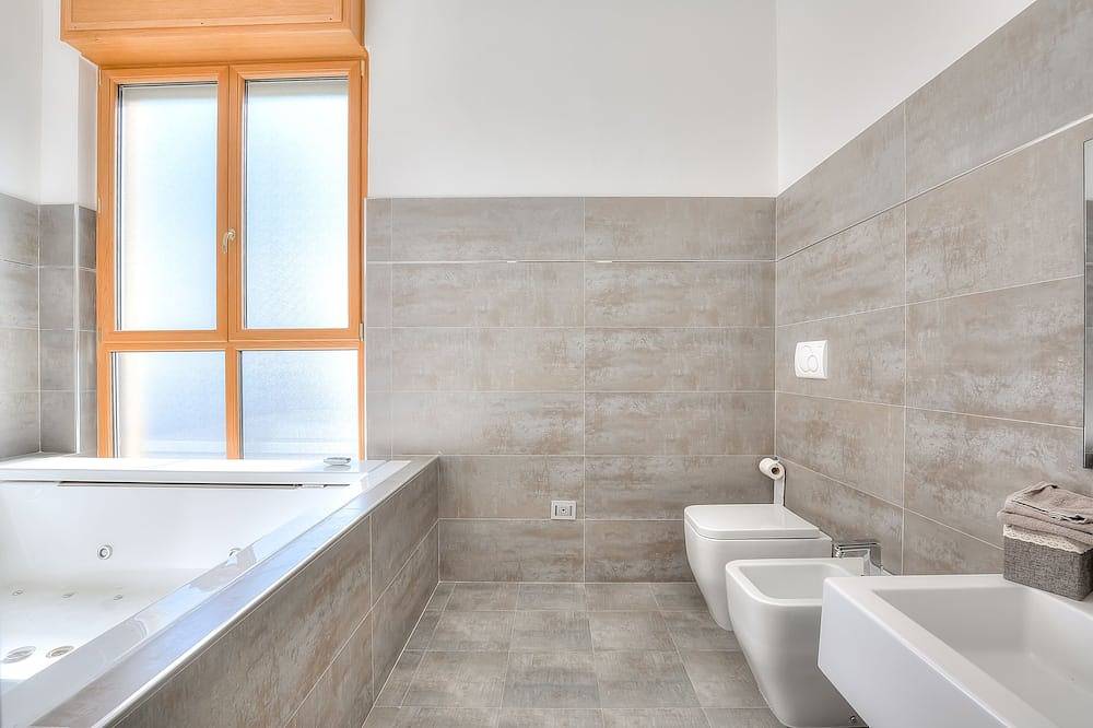 Hel lägenhet, Beaulieu-sur-Mer: charming loft with sea view in Beaulieu-sur-Mer, Nice region