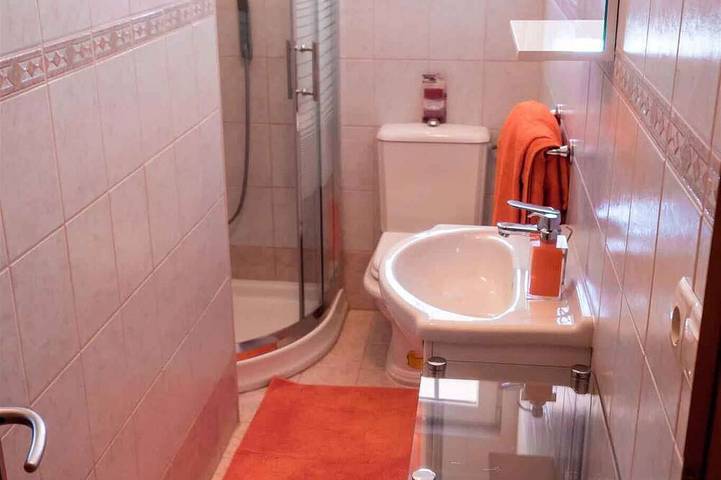 Ferienwohnung für 3 Personen, mit Balkon und Garten in Banjol - 4