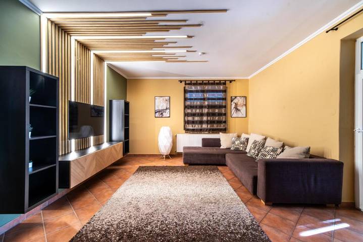 Ferienwohnung für 11 Personen, mit Garten und Seeblick sowie Ausblick in Gyenesdias