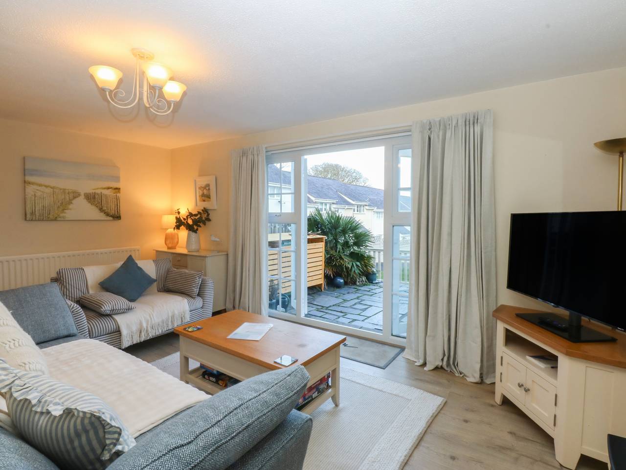 The Cottage On The Green in Borth-y-Gest, Snowdonia