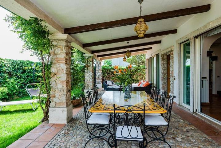 Location de vacances pour 12 personnes, avec vue et piscine ainsi que jardin et sauna, animaux acceptés à Fregene - 2