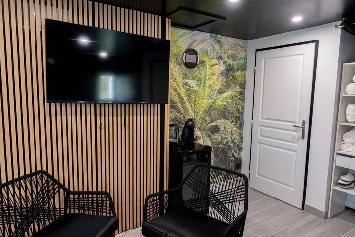 Location de vacances pour 2 personnes, avec jacuzzi et jardin à Rousson - 3