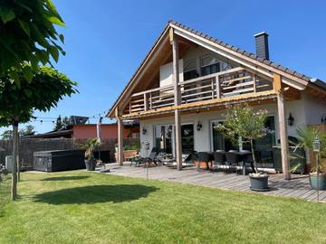 Villa mit pool für 8 Personen, mit Sauna und Whirlpool sowie Garten und Pool in Sachsen