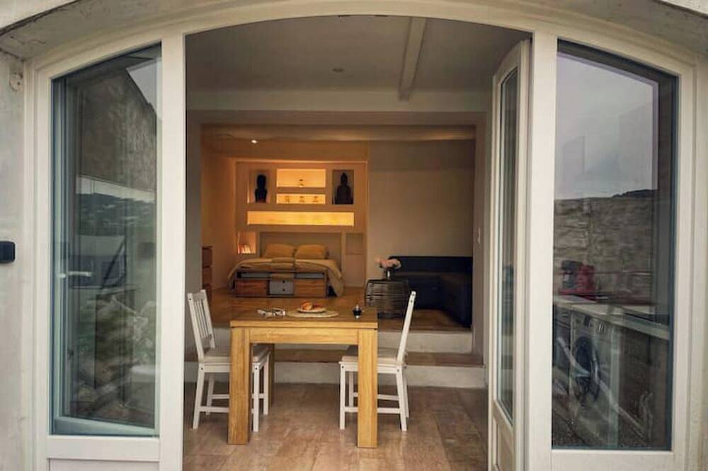 2-room open-plan air-conditioned garden view St Paul in La Colle-sur-Loup, Cannes region