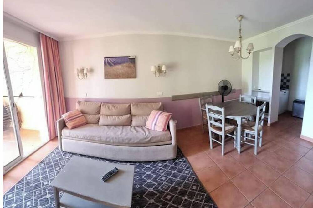 Ganze Wohnung, In Provence, on an estate dedicated to sports and leisure. in Mallemort, Arles und Umgebung