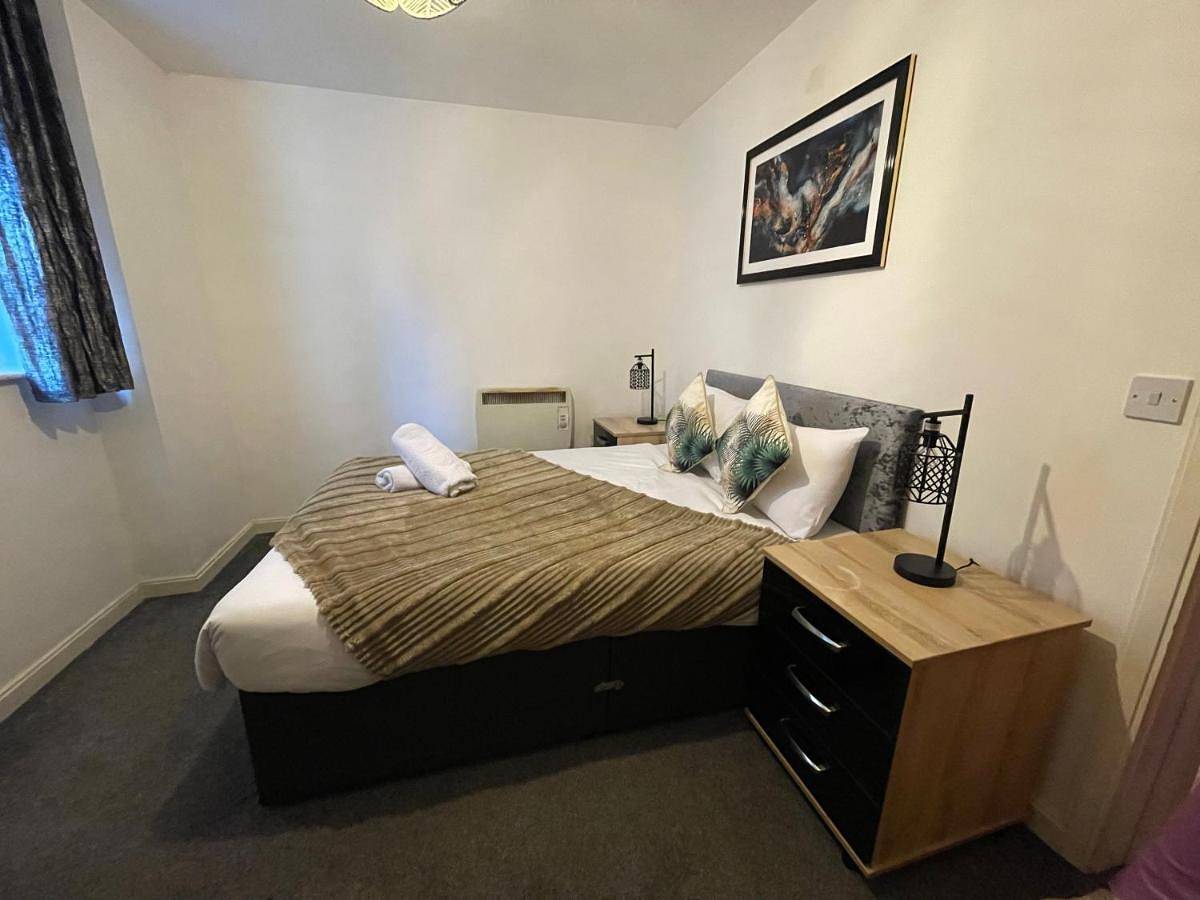 Entire apartment, Two-Bedroom Apartment in Leicester, Heart of England