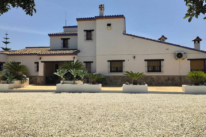 Gîte pour 27 personnes, avec Terrasse et Jardin