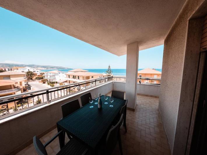 Gîte pour 8 personnes, avec vue et balcon, adapté aux familles à Strongoli - 2