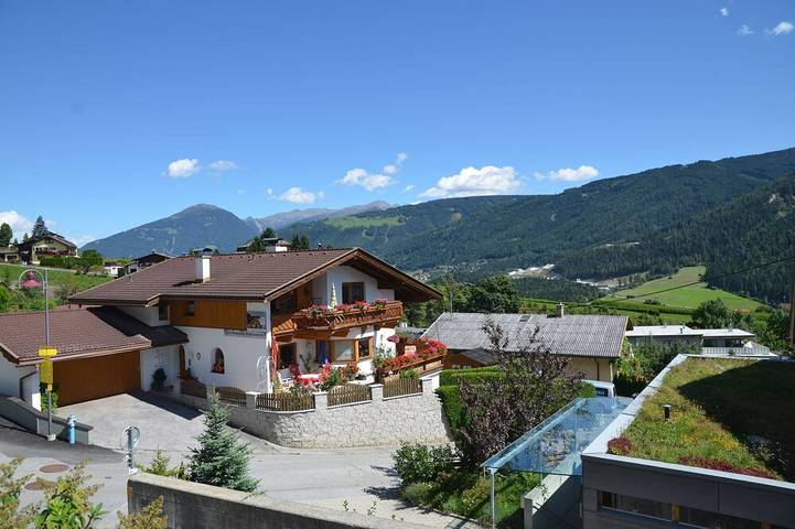Ferienwohnung für 5 Personen, mit Balkon und Garten sowie Pool und Sauna