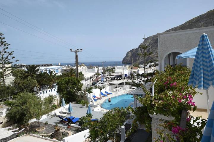 Hôtel pour 3 personnes, avec Terrasse ainsi que Jardin et Piscine