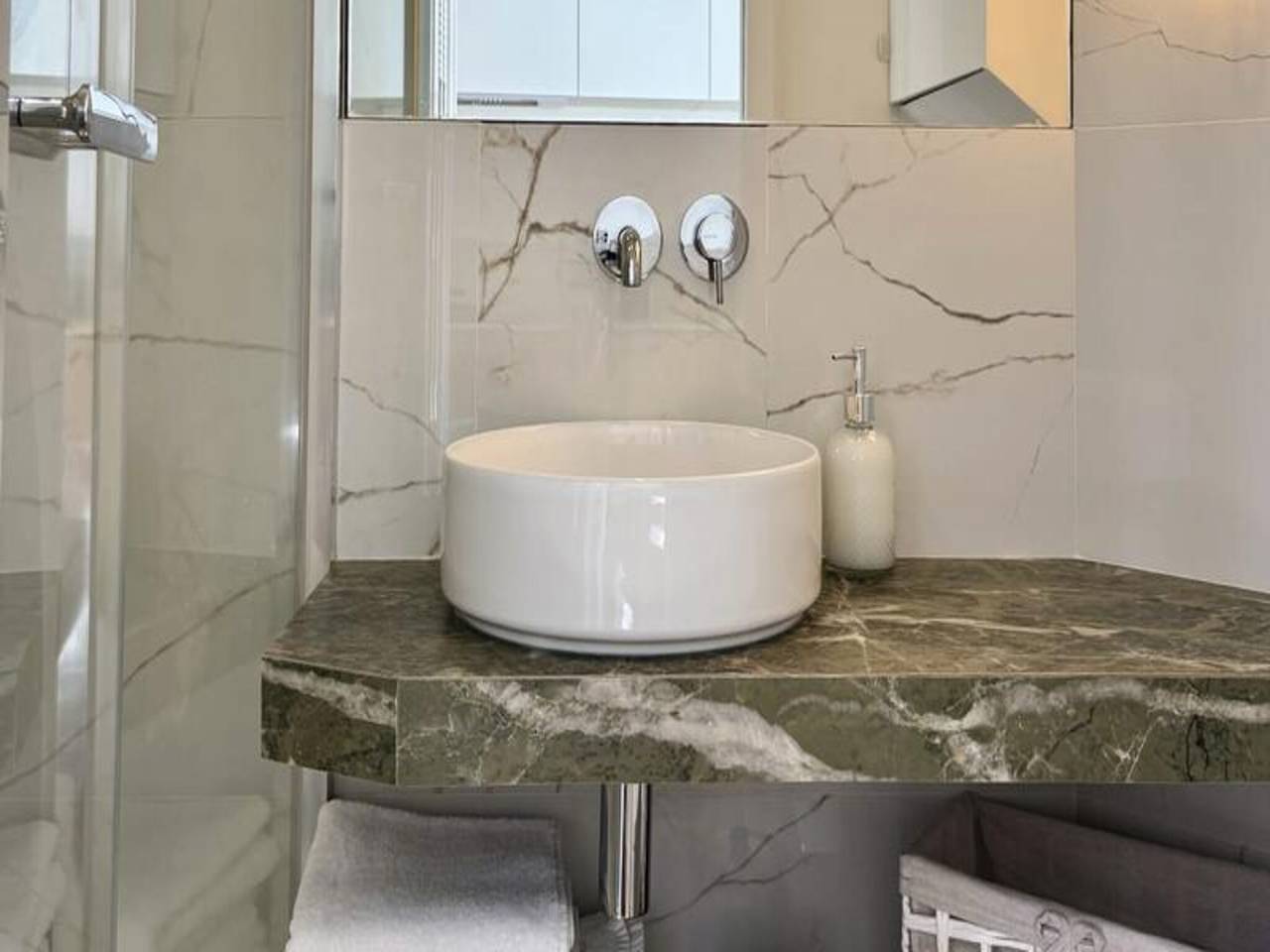 Ganze Wohnung, Wohnung in La Défense mit Chic-Design in La Garenne-Colombes, Hauts-de-Seine