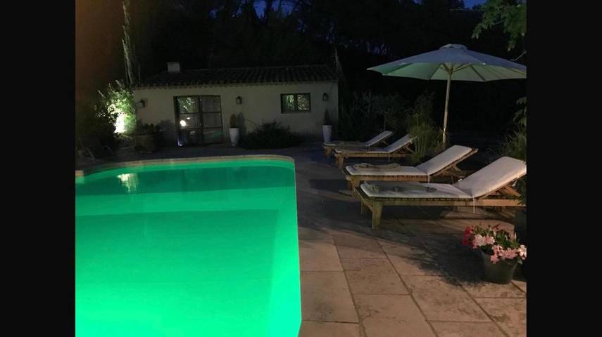 Chambre d’hôte pour 2 personnes, avec Terrasse et Jardin ainsi que Piscine et Vue à Rognes - 4