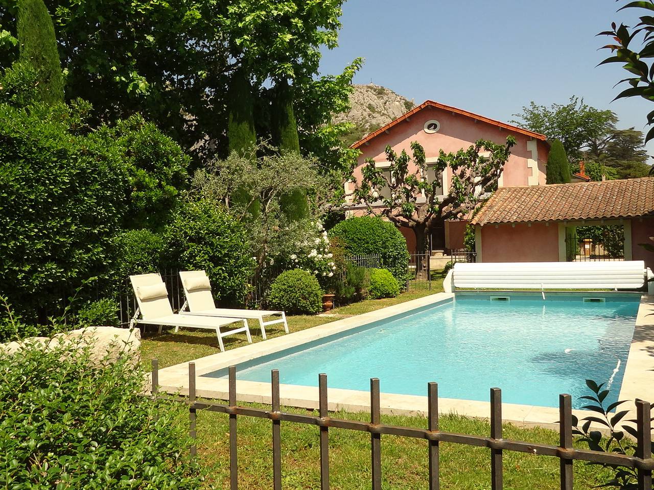 Elegante Wohnung mit privatem Park, Pool & Terrasse nahe Stadtzentrum - Klima & Wlan in Cavaillon, Regionaler Naturpark Luberon