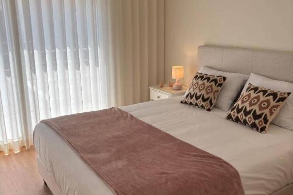 Holiday home with pool 15 minutes walk from the beach and 5 minutes from Aroeira golf course in Corroios, Halbinsel von Setúbal