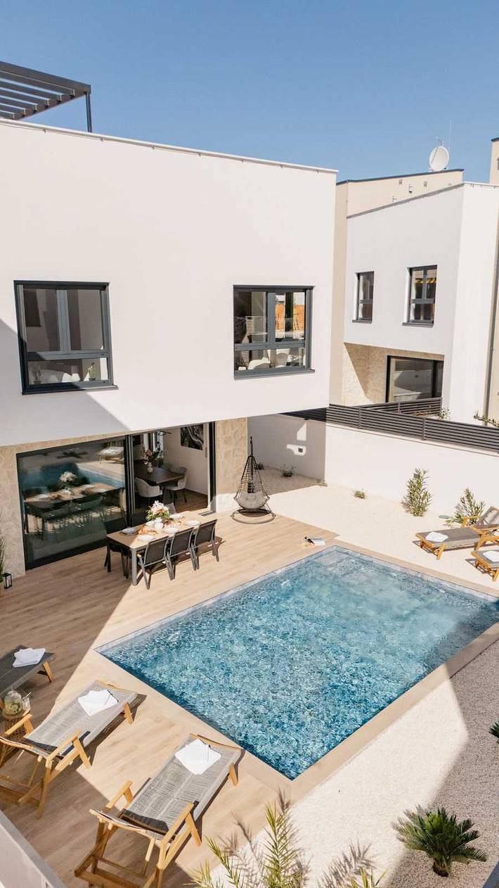 Villa pour 8 personnes, avec jardin et piscine à Brodarica - 2