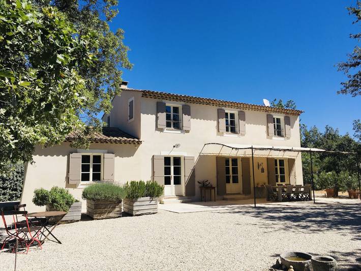 Gîte pour 8 personnes, avec piscine, animaux acceptés à Saint-Saturnin-lès-Apt