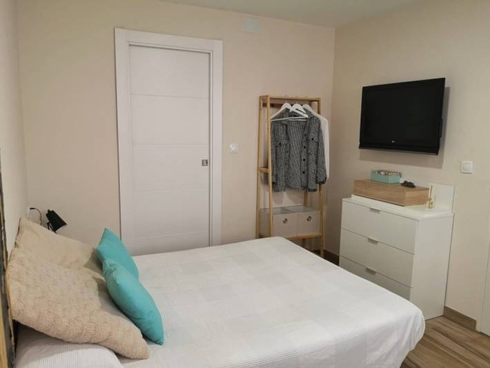 Ganze Wohnung, Renovierte und komfortable Wohnung in Granada, nahe Bushaltestelle in Zaidín - Vergeles, Granada
