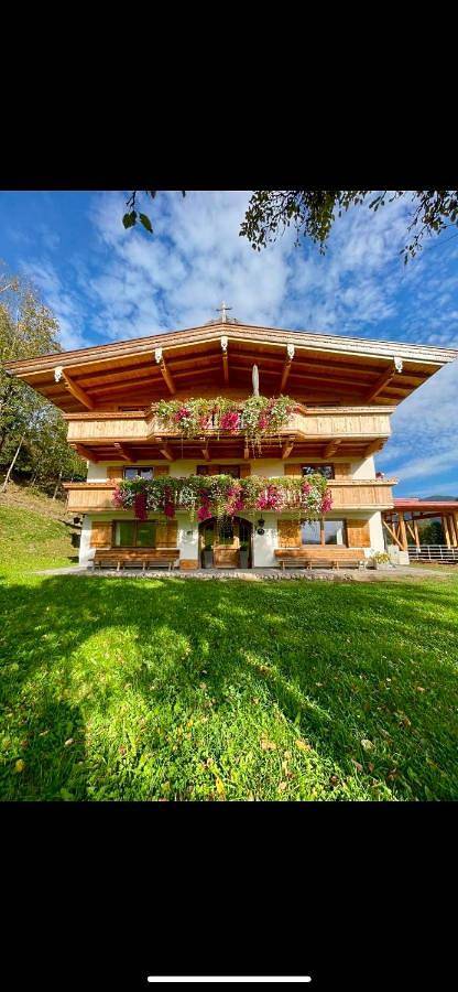 Ferienwohnung für 10 Personen, mit Balkon und Terrasse sowie Garten und Ausblick in Breitenbach am Inn
