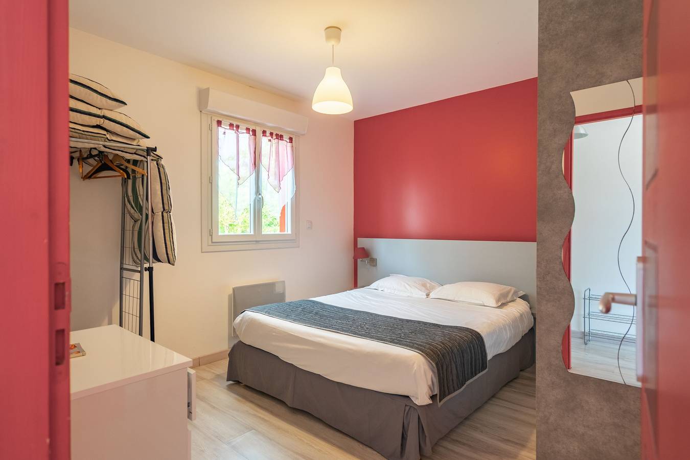 Appartement entier, Appartement 'Le Clos Du Champ De L'Amour - Talmont' avec piscine privée, Wi-Fi et climatisation in Saint-Simon-de-Bordes, Région de Jonzac