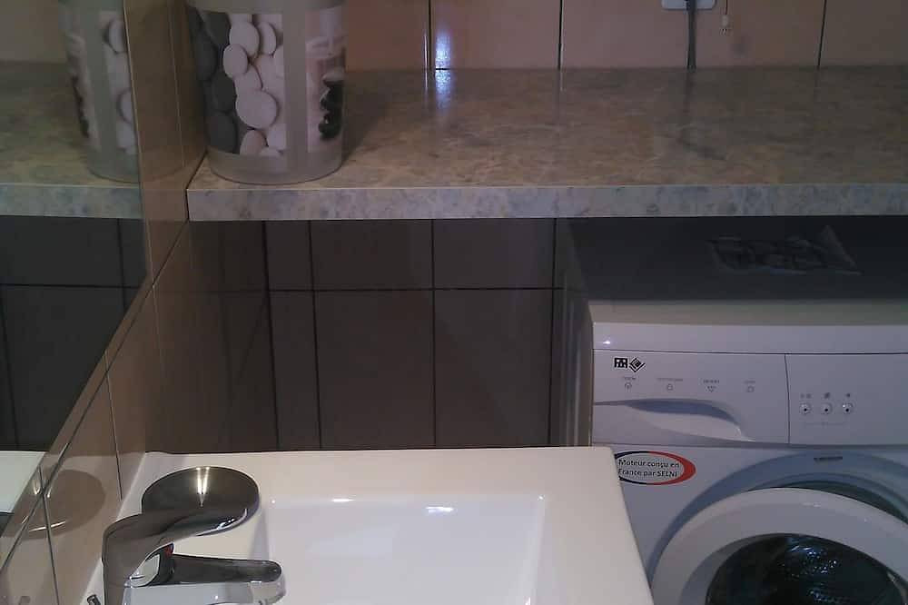 Appartamento intero, Santa Lucia, Alloggio 358 in Santa Lucia di Moriani, Corte e dintorni