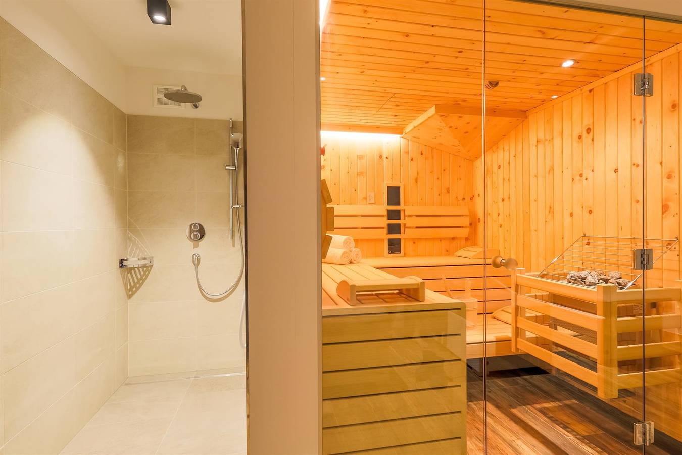 Geheel vakantieappartement, Vakantiehuis, douche en bad, Wc, 3 slaapkamers in Kaprun, Pinzgau