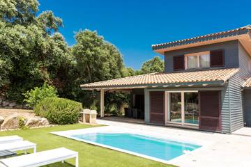 Cottage pour 8 personnes, avec piscine et jardin à Figari