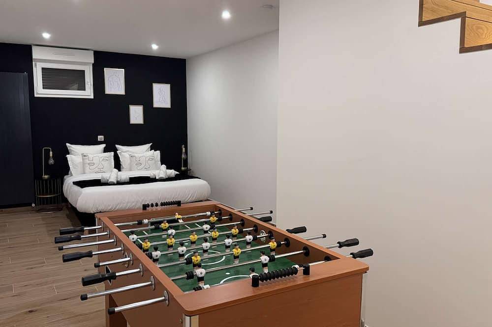 Fair-Play Home 12 guests, garden, parking, billard in Maisons-Alfort, Valle del Marne