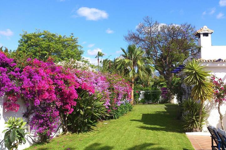 ´Beach & Golf' Large Family Villa, Huge Garden, Private Pool, 350m to the Beach. in Playa de San Pedro (Marbella), Marbella