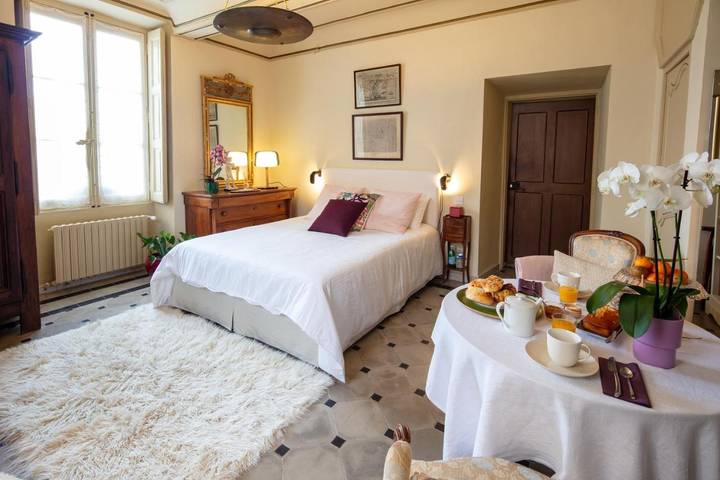 Chambre d’hôte pour 2 personnes, avec terrasse ainsi que jardin et vue