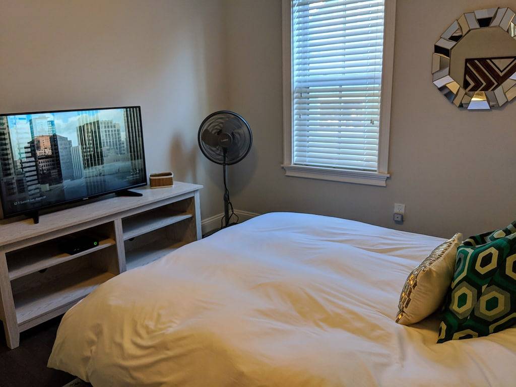 Stylish Boston-Area Duplex - Free Parking, Yard, Comfortable Stay in Everett (MA), Massachusetts