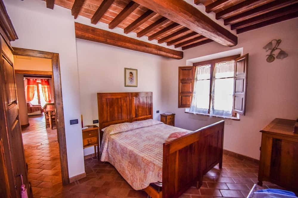 Villa with private pool, air conditioning near wineries at 3km from village in Chianciano Terme, Chianti