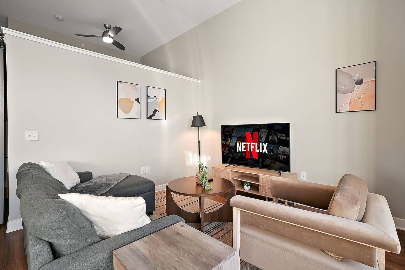 Entire apartment, Cozysuites in Marquee 1Br King with pool gym in Minneapolis, Twin Cities