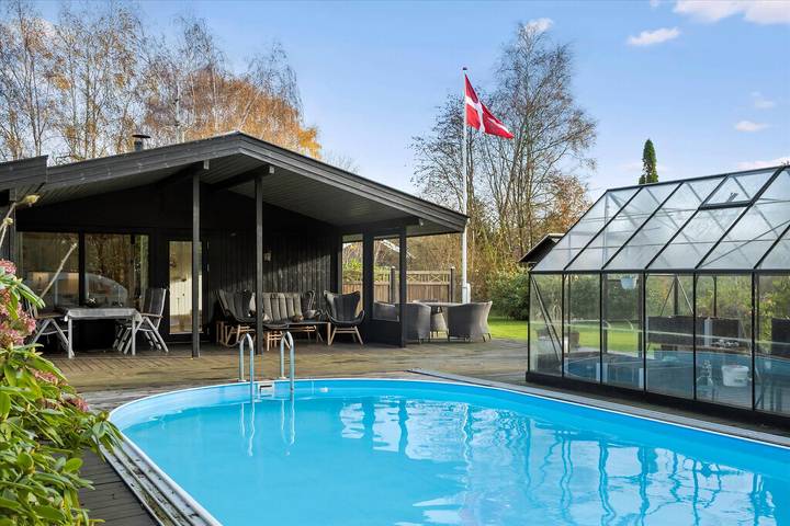 Ferieudlejning for 5 personer, med Terrasse og Have i Kalundborg
