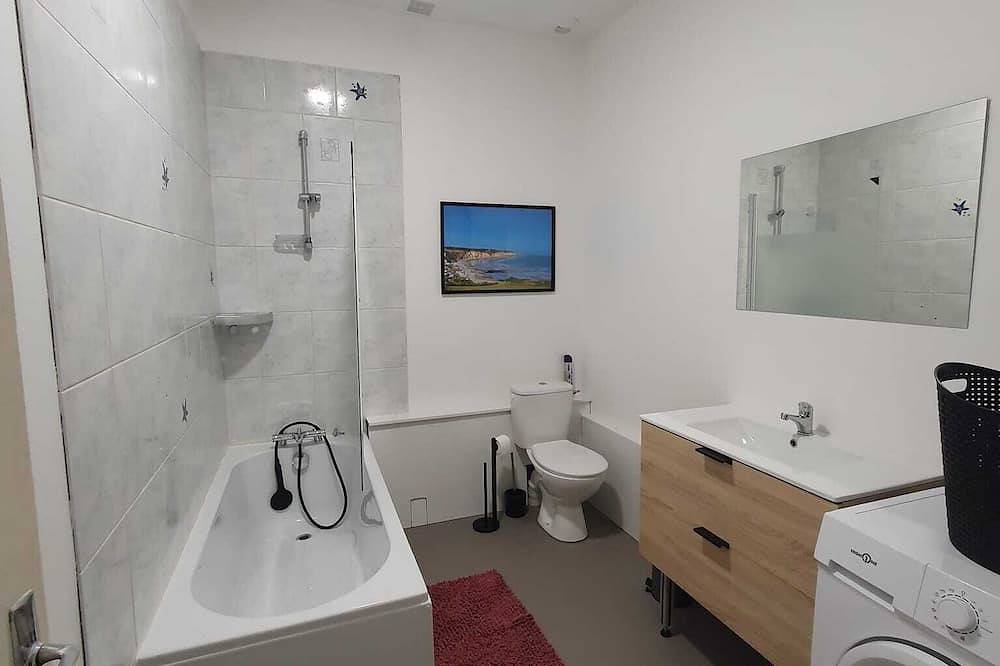 Entire apartment, Gîte Clapec, Appartement Lumineux à 2 pas de la Plage et de Dieppe! in Hautot-sur-Mer, Dieppe region