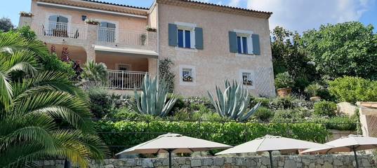 Chambre d’hôte pour 2 personnes, avec piscine et jardin dans le Var