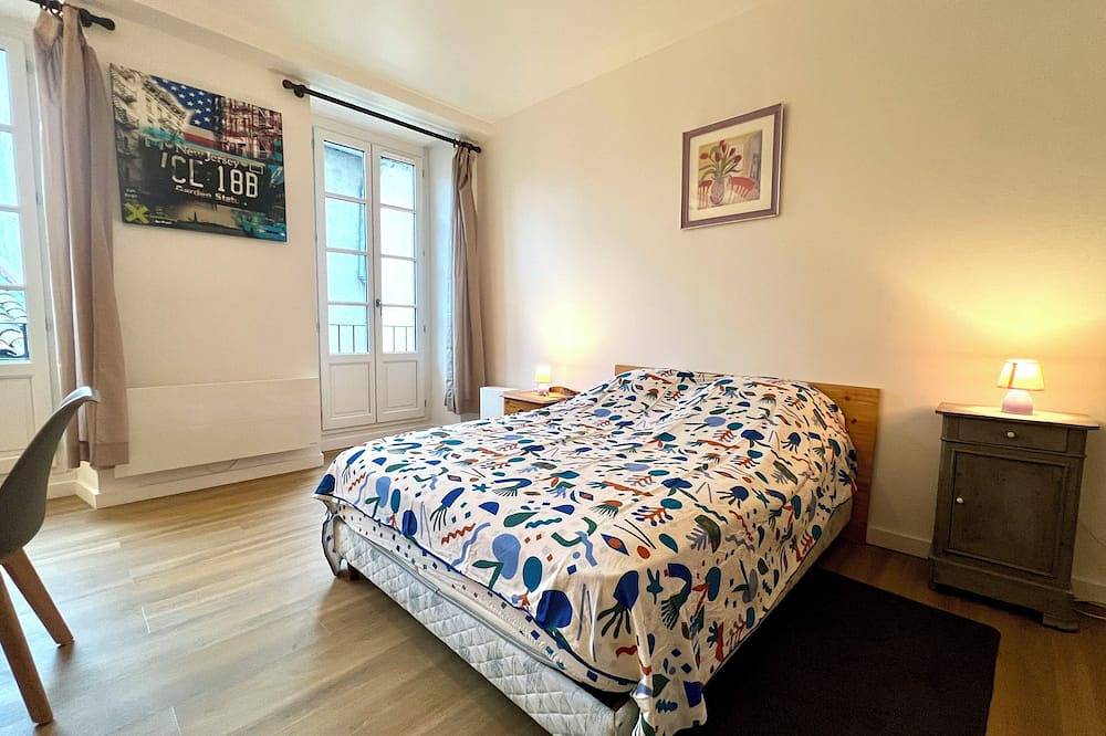 Entire apartment, Downtown studio apartment in Saint-Girons, Parc naturel régional des Pyrénées ariégeoises